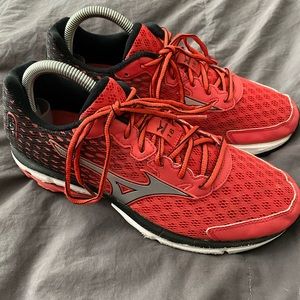 Woman’s Mizuno tennis shoes Sz 9